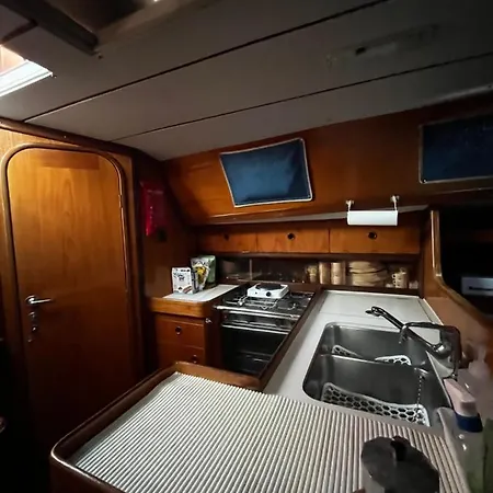 Porto Antico Boat 船上ホテル