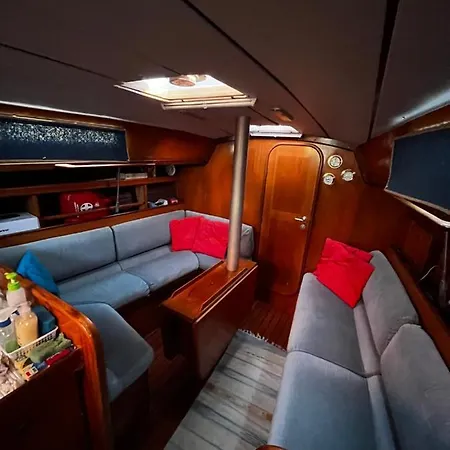 船上ホテル Porto Antico Boat