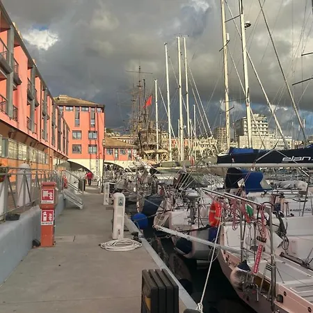 船上ホテル Porto Antico Boat *
